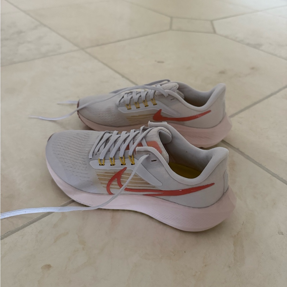 Nike Air Zoom Pegasus running shoe - 6.5 women’s